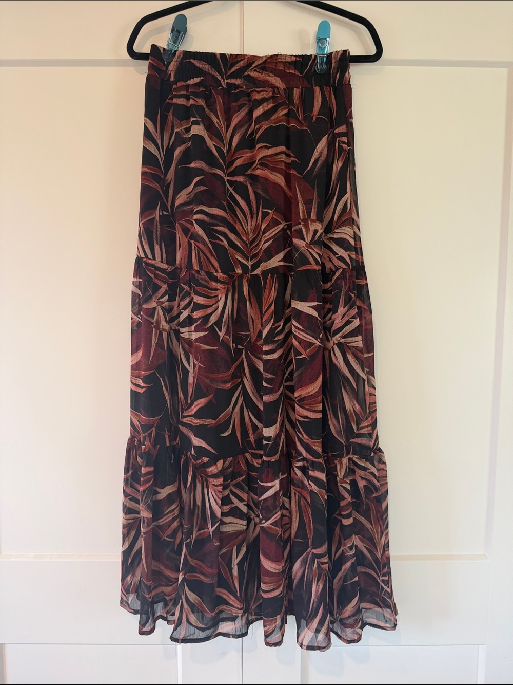 Have Burgundy and Tan Leaf-Print Tiered Maxi Skirt